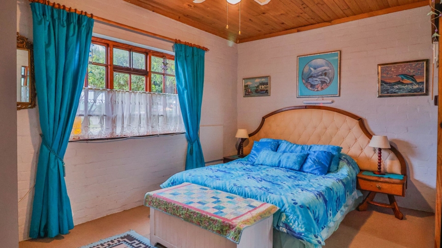 5 Bedroom Property for Sale in Sandbaai Western Cape